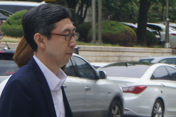 ▲ 공정위 신영선 전 부위원장이 지난 8월 9일 구속 전 피의자 심문을 받기 위해 서울중앙지법에 출석하는 모습.
